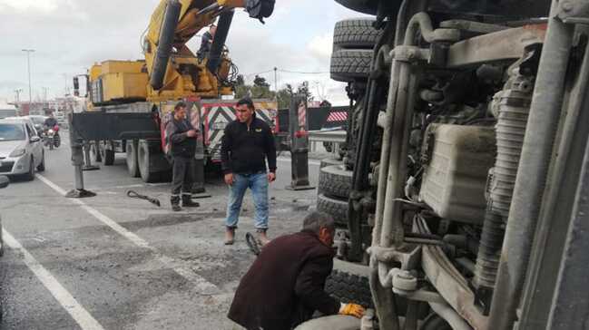 Sultangazi%E2%80%99de+beton+mikseri+devrildi