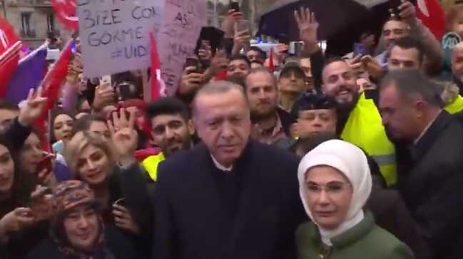Başkan Erdoğan, Paris'te vatandaşların sevgi gösterisiyle karşılandı ...