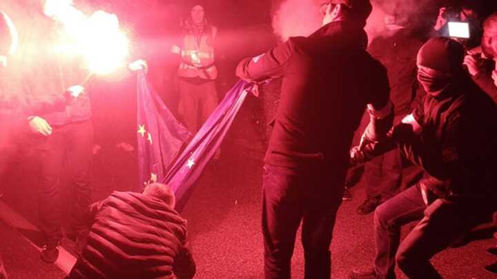 Polonya nın Bağımsızlık Günü nde ırkçılar sokaklara döküldü - Son ...