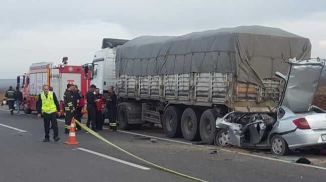 DiyarbakÄ±r'Ä±n Bismil ilÃ§esinde park halindeki tÄ±ra Ã§arpan araÃ§ta bulunan 4 kiÅi hayatÄ±nÄ± kaybetti. ile ilgili gÃ¶rsel sonucu