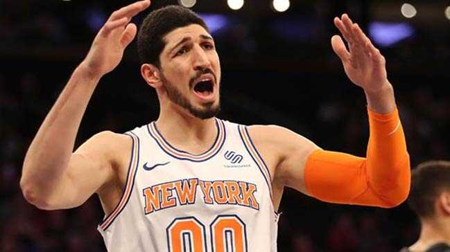 Mehmet+Okur,+FET%C3%96%E2%80%99c%C3%BC+Enes+Kanter%E2%80%99i+alaya+ald%C4%B1