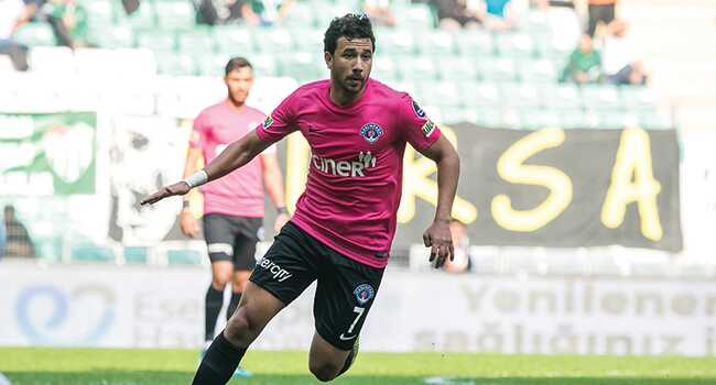 Trezeguet,+Mustafa+Denizli%E2%80%99ye+tav%C4%B1r+ald%C4%B1%21;+Yedek+kul%C3%BCbesi+yerine+trib%C3%BCnde+oturmay%C4%B1+tercih+etti