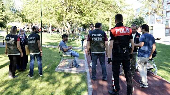 Huzurlu+parklar+ve+okul+%C3%B6n%C3%BC+uygulamalar%C4%B1yla+ilgili+%C4%B0%C3%A7i%C5%9Fleri+Bakanl%C4%B1%C4%9F%C4%B1+bin+137+ki%C5%9Finin+yakaland%C4%B1%C4%9F%C4%B1n%C4%B1+duyurdu