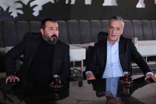 E%C5%9Fk%C4%B1ya+D%C3%BCnyaya+H%C3%BCk%C3%BCmdar+Olmaz%E2%80%99da+sokaklar+sava%C5%9F+alan%C4%B1na+d%C3%B6nd%C3%BC