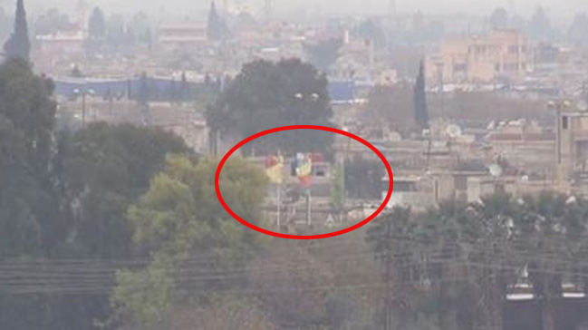 Terör örgütü PKK YPG'den sınırda bayrak taktiği