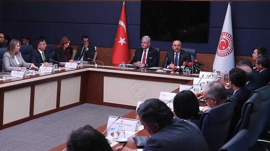Bakan+%C3%87avu%C5%9Fo%C4%9Flu:+Ayr%C4%B1lmalar%C4%B1+kolay+olmuyor