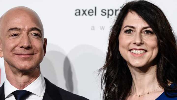 D%C3%BCnyan%C4%B1n+en+zengin+%C3%A7ifti+Jeff+Bezos+ve+e%C5%9Fi+MacKenzie+Bezos+bo%C5%9Fan%C4%B1yor