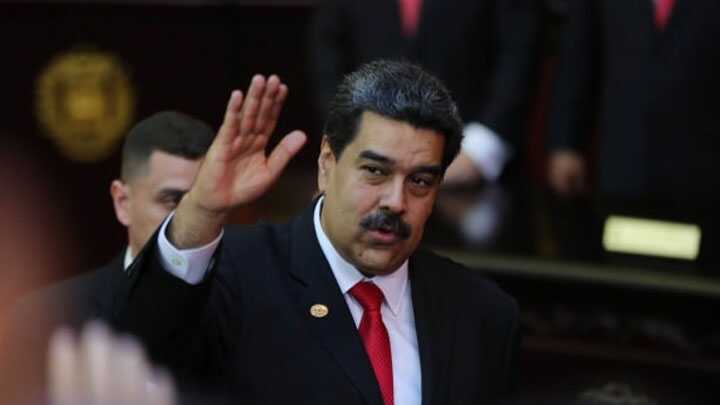 Maduro+onu+g%C3%B6r%C3%BCnce+b%C3%B6yle+selam+verdi:+%E2%80%99Selam%C3%BCnaleyk%C3%BCm%E2%80%99