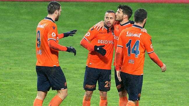 Medipol+Ba%C5%9Fak%C5%9Fehir,+Kerim+Frei+ve+Milos+Jojic+ile+yollar%C4%B1n%C4%B1+ay%C4%B1rma+karar%C4%B1+ald%C4%B1
