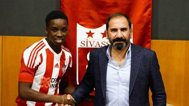 Sivasspor,+Diabate%E2%80%99ye+resmi+imzay%C4%B1+att%C4%B1rd%C4%B1