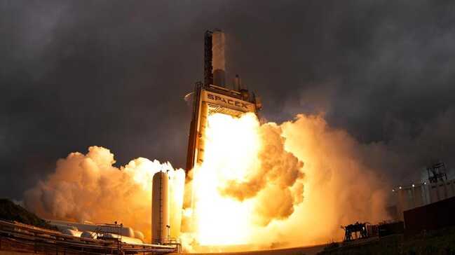 SpaceX,+10+haberle%C5%9Fme+uydusunu+y%C3%B6r%C3%BCngeye+g%C3%B6nderdi