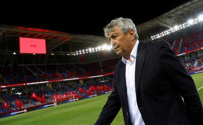 Lucescu:+Alt+liglerde+s%C3%BCrekli+oynayan+ve+ya%C5%9F+kriterine+uyan+futbolcular%C4%B1+g%C3%B6rmek+istedik