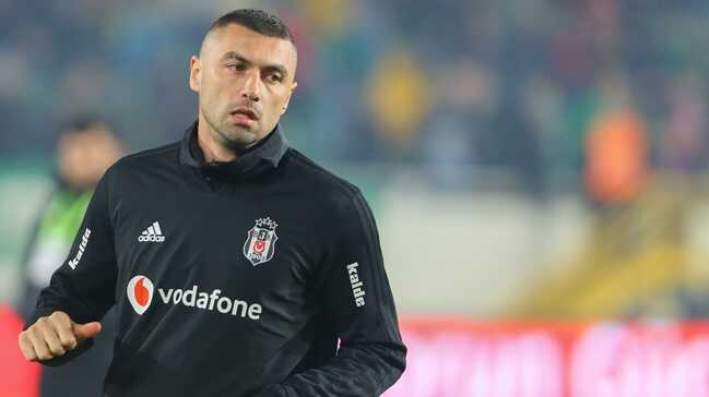 Be%C5%9Fikta%C5%9Fl%C4%B1+taraftarlar+ma%C3%A7+%C3%B6ncesi+Burak+Y%C4%B1lmaz%E2%80%99a+tepki+g%C3%B6sterdi