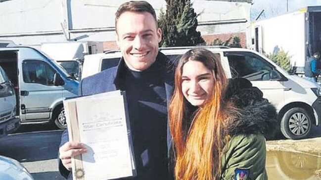 Kerem+Bursin%E2%80%99e+hayranlar%C4%B1ndan+anlaml%C4%B1+hediye