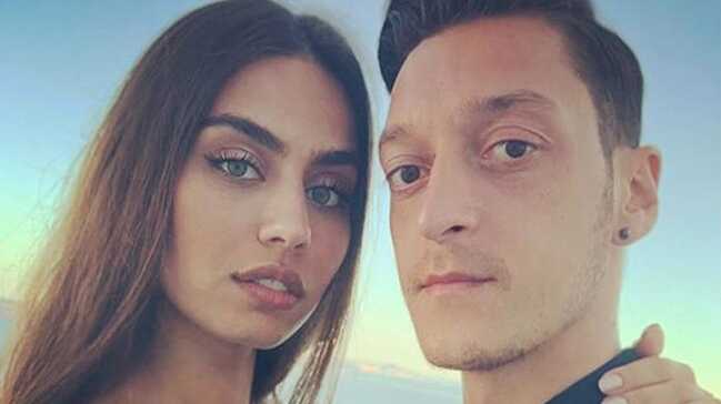 Mesut+%C3%96zil+ve+Amine+G%C3%BCl%C5%9Fe%E2%80%99nin+d%C3%BC%C4%9F%C3%BCn+tarihi+belli+oldu