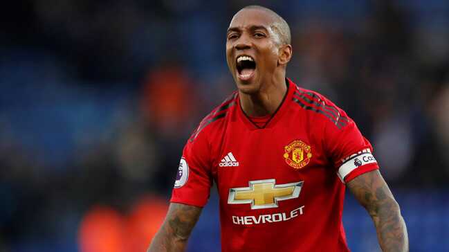 Manchester+United,+Ashley+Young%E2%80%99%C4%B1n+s%C3%B6zle%C5%9Fmesini+uzatt%C4%B1