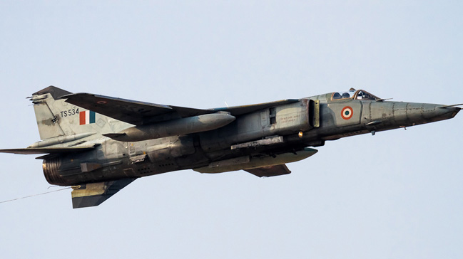 Hindistan Hava Kuvvetlerine ait bir Mikoyan MiG-27 savaş uçağı düştü