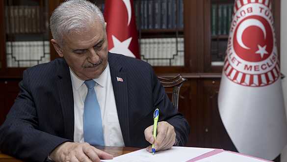 Son dakika Haberi: Binali Yıldırım TBMM Başkanlığını Celal Adan'a ...