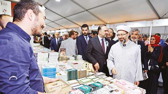 Sultanahmet ve Çamlıca Camii'nde TDV fuarı